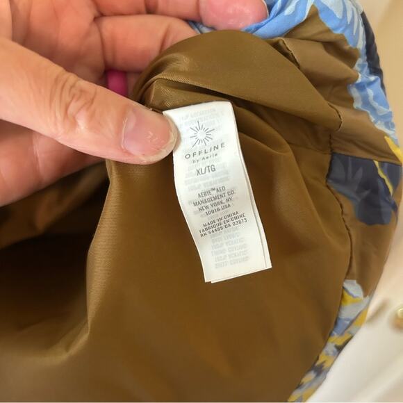 Aerie Offline Puffer Vest Floral Print Detachable Hood Faux Fur Trim Size XL - Picture 8 of 9